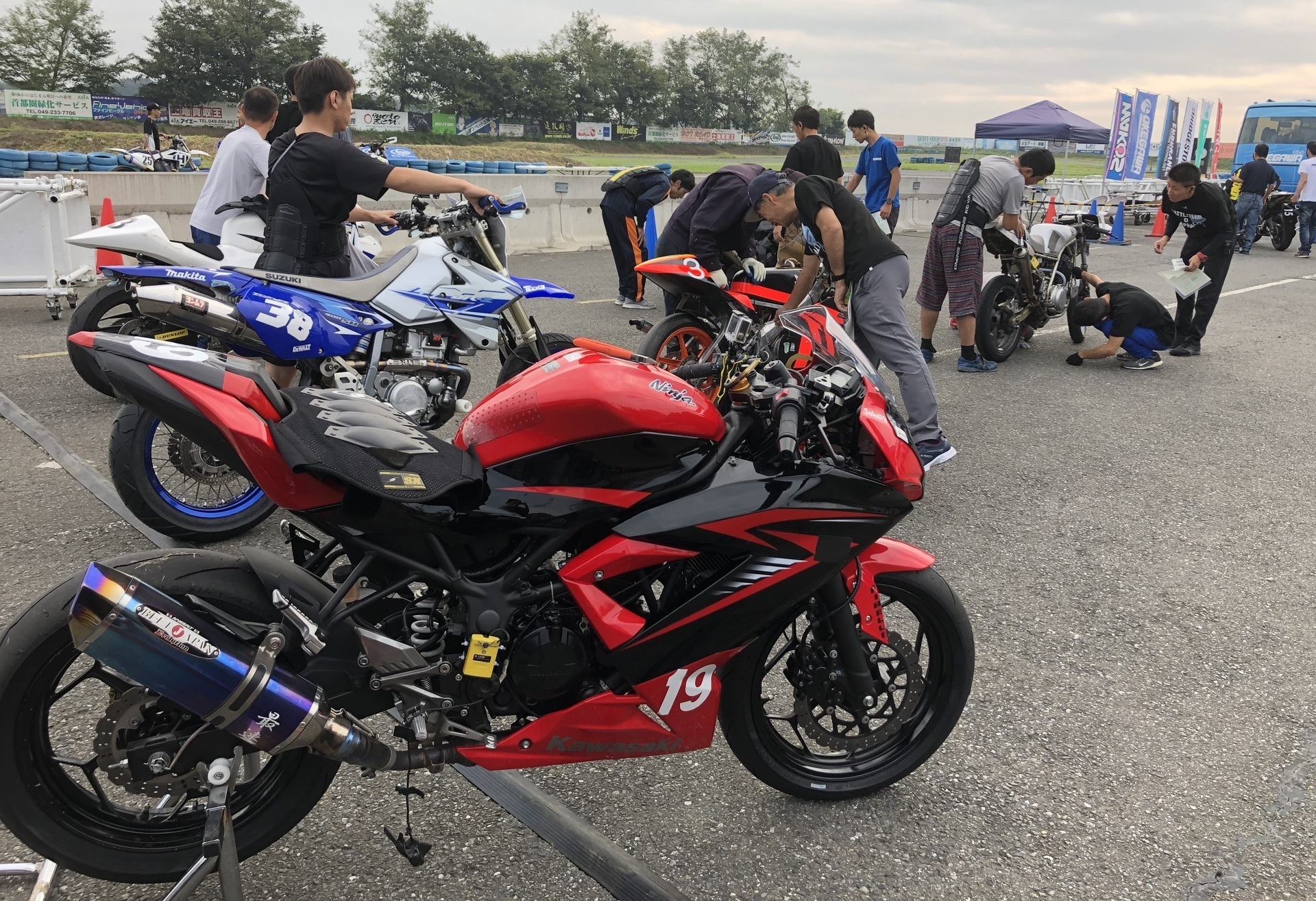 Ninja250SL オーリンズワンオフ他色々（サーキットにいかがでしょうか） 安っぽい